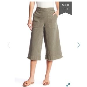 Splendid brand Denim Cropped Wide Legged Pants